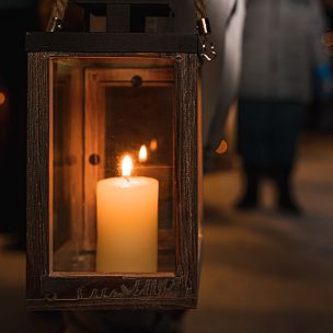 Laternenzauber und Krippenkunst