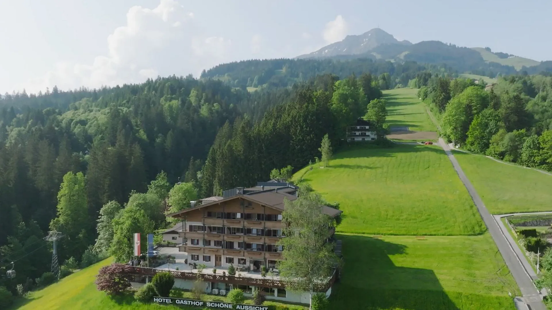 Hotel zur schönen Aussicht in St. Johann in Tirol • 