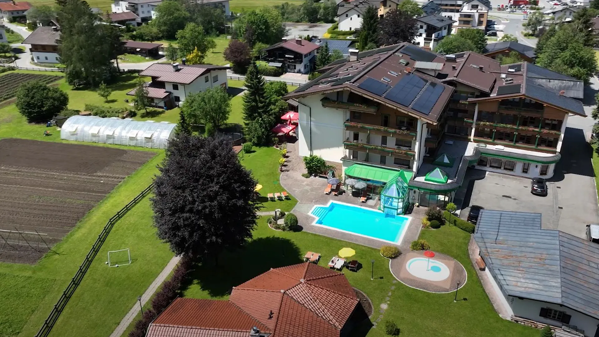 Unser Berghof Ferienhotel in Erpfendorf in Tirol • 