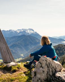 Kitzbühel-Alps-hiking-hero-Monika-Günther-sitting-on-the-Kirchbergstock-and-enjoying-the-view-of-the-PillerseeTal-c-Daniel-Gollner