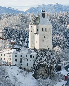 Mariastein mit Wallfahrtskirche im Winter