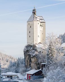 Mariastein mit Wallfahrtskirche im Winter