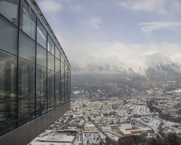 Innsbruck-Bergisel ski jump-e-Tirol-Werbung-Hofmann-Janine