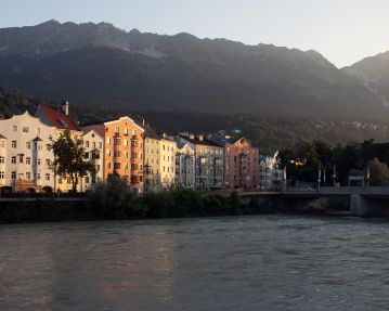 Innsbruck-Stadtansicht-e-Tirol-Werbung-Kathrein-Verena