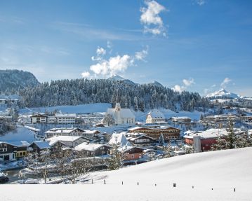 PillerseeTal - Fieberbrunn - winter - uitzicht op het dorp