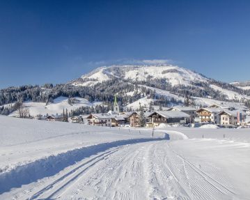PillerseeTal - Hochfilzen - Winter - Uitzicht op het dorp met Buchensteinwand