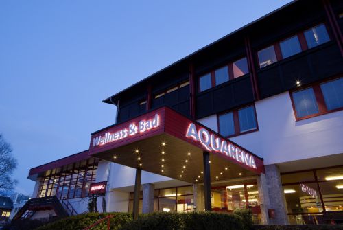 Aquarena-Kitzbuehel-Eingang-c-KitzSki-Werlberger