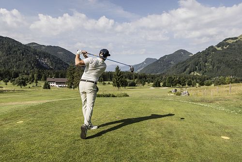 Golf beim Lärchenhof in Erpfendorf • Region St. Johann in Tirol