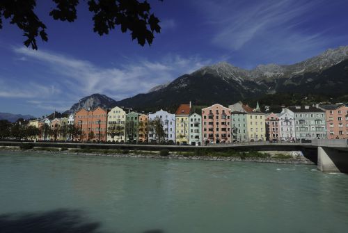 Innsbruck-Altstadt-bunte-Häuserfassade-e-Tirol-Werbung-Aichner-Bernhard
