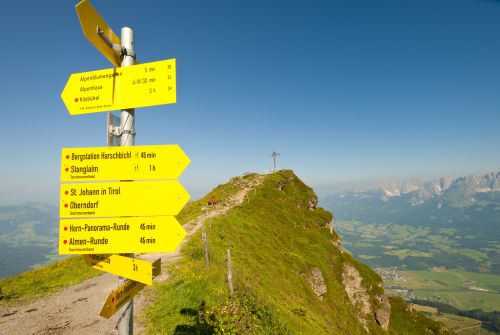 Kitzbüheler Horn met kruis en bewegwijzering