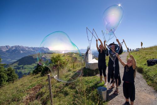 Kitzbühel Alps-Mountain-adventure-world-Witches'-Water-Söll-soap-bubbles-c-Bergbahnen-Söll