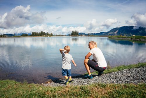 Kitzbühel Alps Hero Family -the Danzl’s young boy throwing stones on the panorama circular route at Fieberbrunn reservoir c Daniel Gollner
