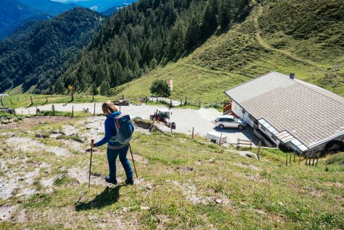 Kitzbüheler-Alpen-Held-wandelen-Monika-Günther-op-haar-laatste-meters-naar-Winterstelleralm-in-PillerseeTal-c-Daniel-Gollner