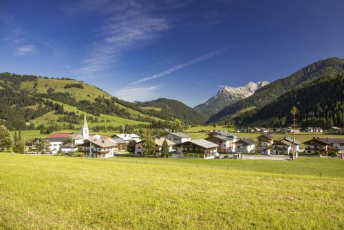 PillerseeTal - Hochfilzen - Zomer - Uitzicht op het dorp