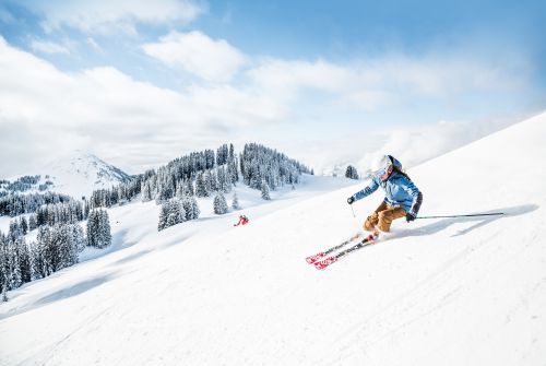 Mit Ausblick auf die Hohe Salve skifahren