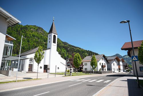 Ortskern mit Pfarrkirche in Bruckhäusl