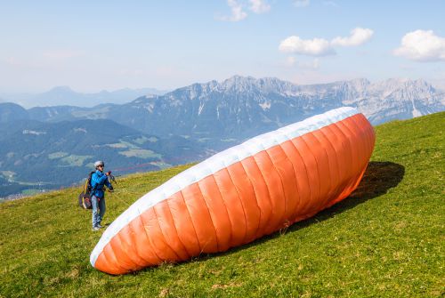 Paraglider bij het opstijgen Hohe Salve