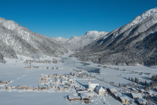 PillerseeTal - Winter - Uitzicht op het dorp - St. Ulrich am Pillersee - Panorama