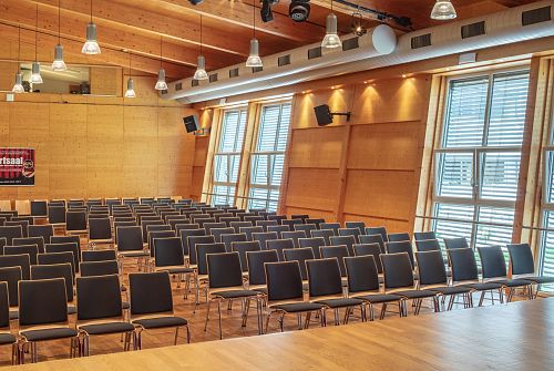 Dorfsaal Kirchdorf - Blick von der Bühne (c) PlaTo