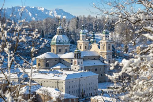 Salzburg-Dom-Winter-e-Tourismus-Salzburg