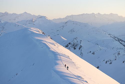Auf dem Bergkamm hin zum Ziel