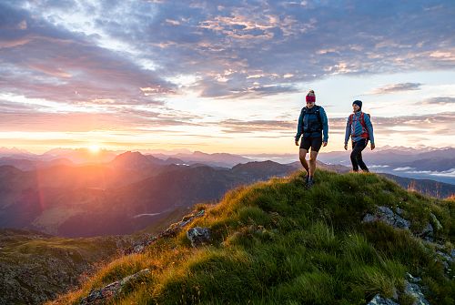 Sonnenaufgang beim Wandern genießen